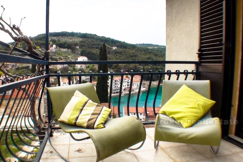 Renovated detached house, 50 meters from the sea