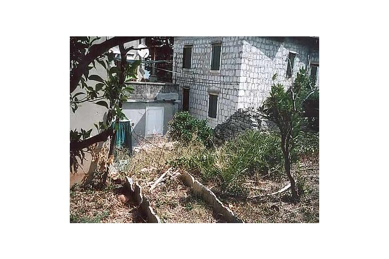 Maison en ruines, nécessitant une rénovation