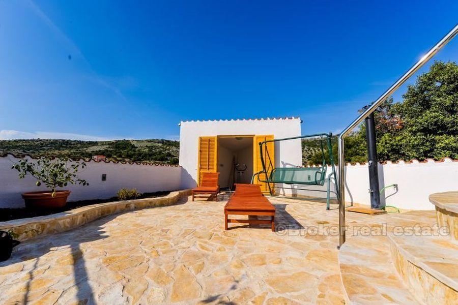 House with swimming pool