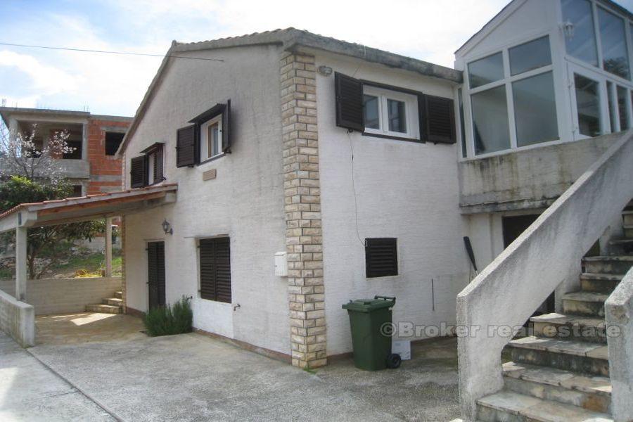 Maison deuxième rangée de la mer, à vendre
