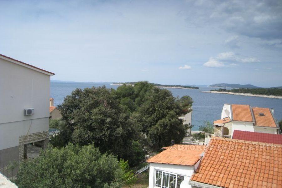 Maison deuxième rangée de la mer, à vendre