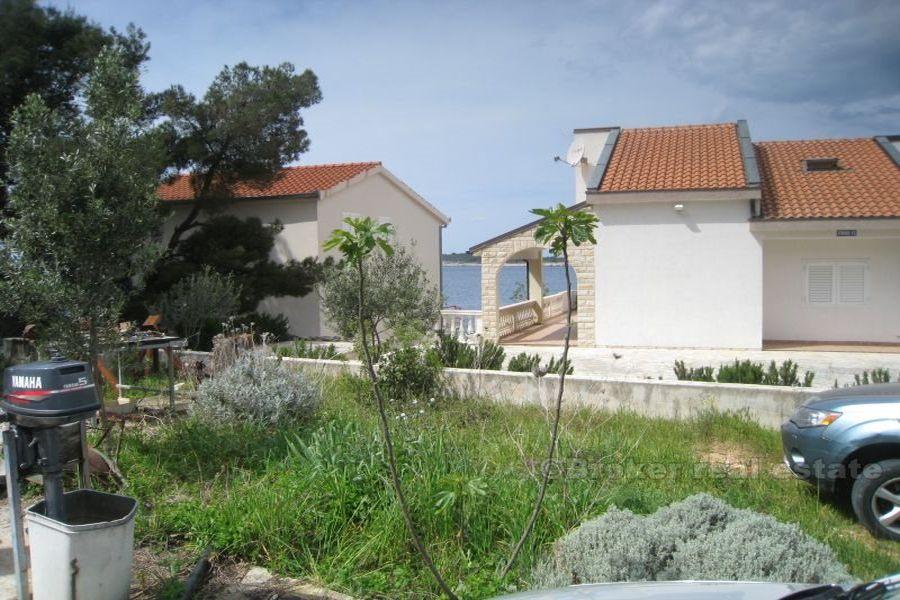 Maison deuxième rangée de la mer, à vendre