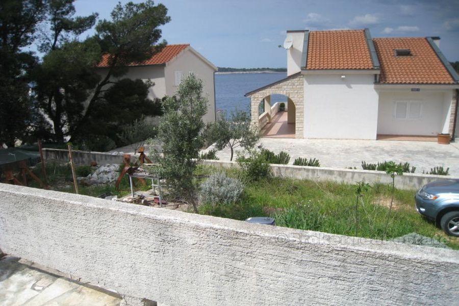 Maison deuxième rangée de la mer, à vendre
