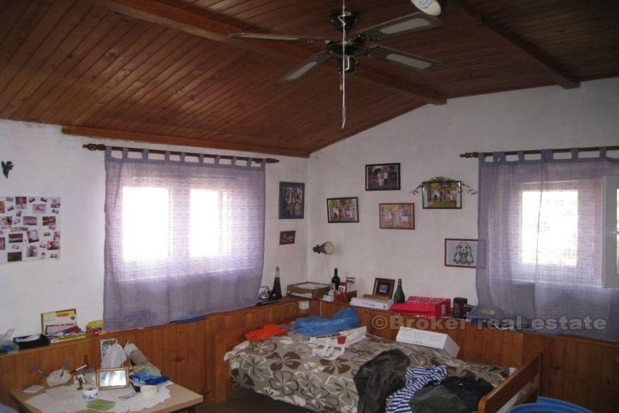 Maison deuxième rangée de la mer, à vendre