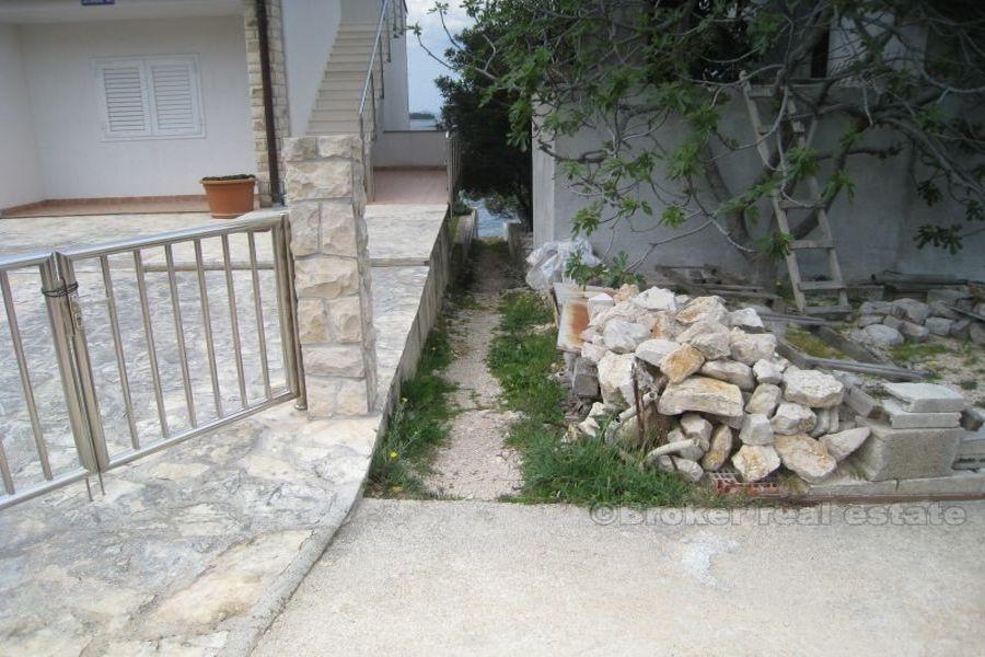 Maison deuxième rangée de la mer, à vendre