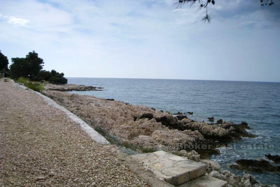 Maison deuxième rangée de la mer, à vendre