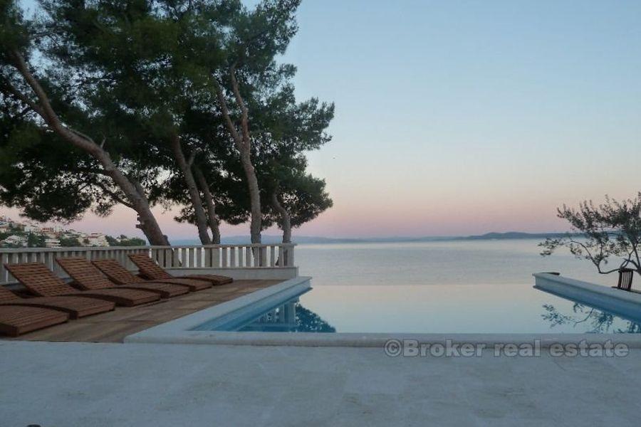 Casa / Villa sull'isola di Ciovo, prima fila al mare
