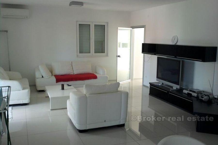 The villa of 280m2 on a plot of 521m2, for sale