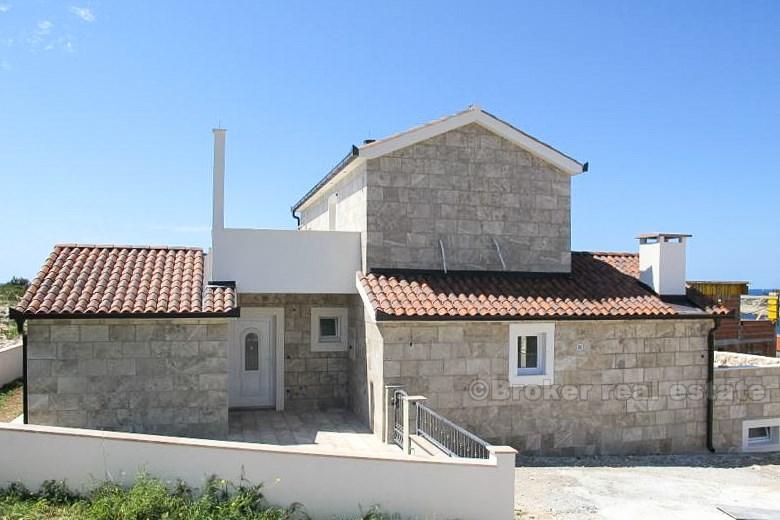 Villa avec piscine, à 200m de la mer