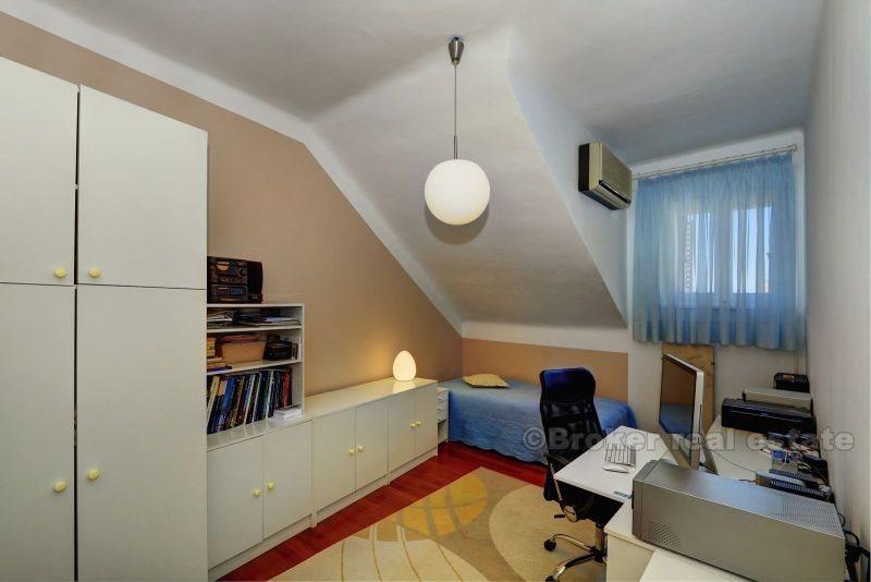 Appartamento, tre camere da letto, in vendita