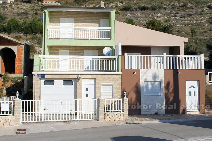 Maison à deux étages, à vendre