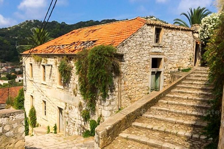 Stone house, for sale