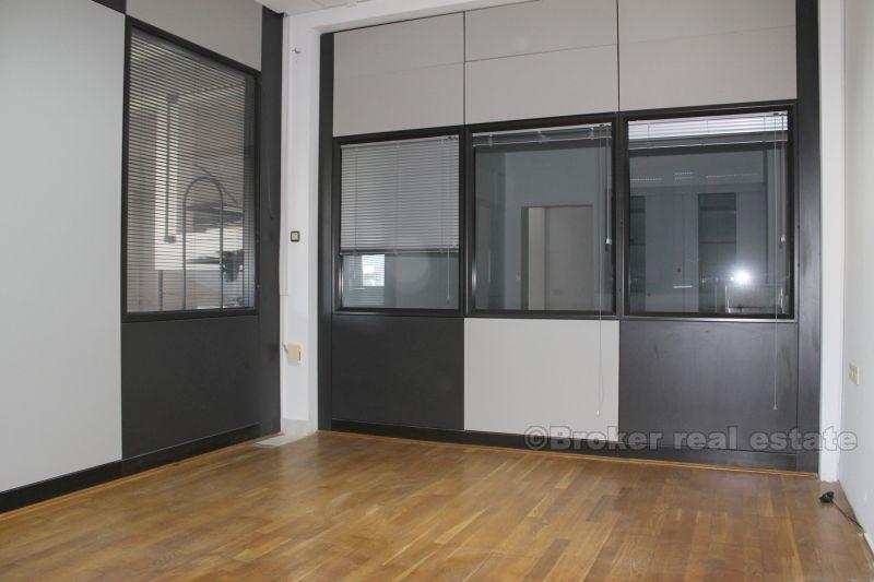 Ufficio arredato, in affitto