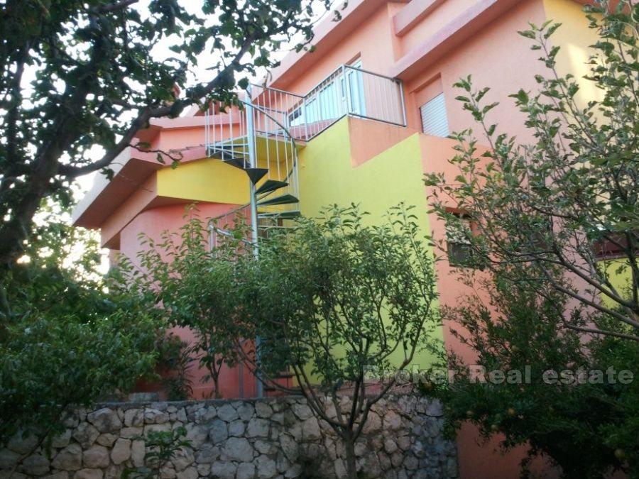 Détaché, maison à deux étages, à vendre