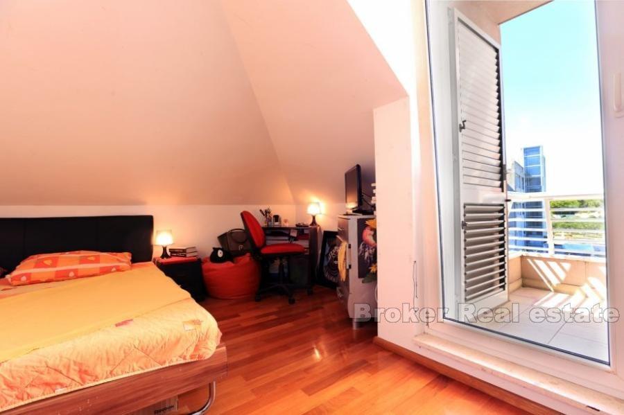 Bel appartement à deux chambres, à vendre