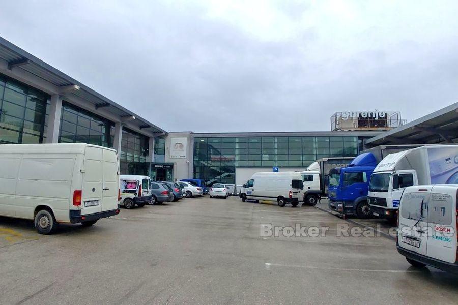 Business building with warehouse, for sale