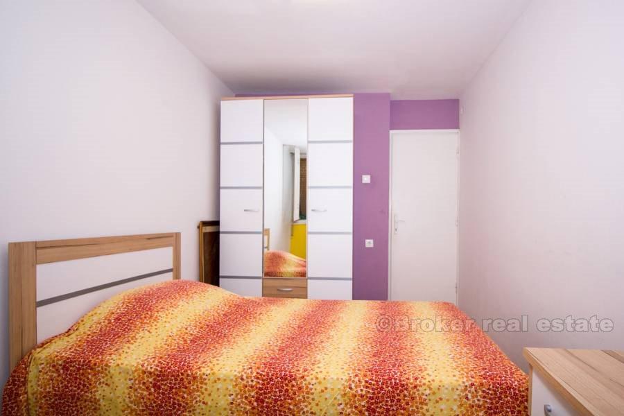 Bol, Three rooms apartment near city center, for sale