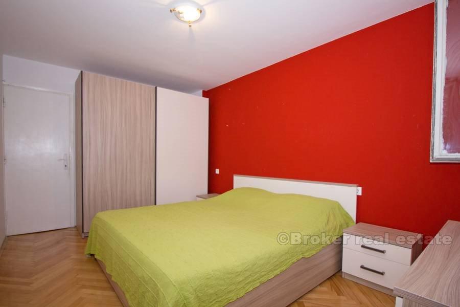 Bol, Three rooms apartment near city center, for sale