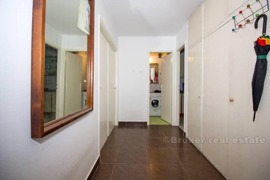 Bol, Three rooms apartment near city center, for sale