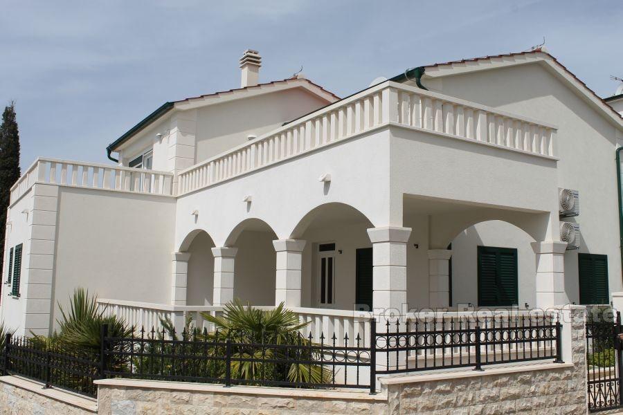 Villa attraente, in vendita