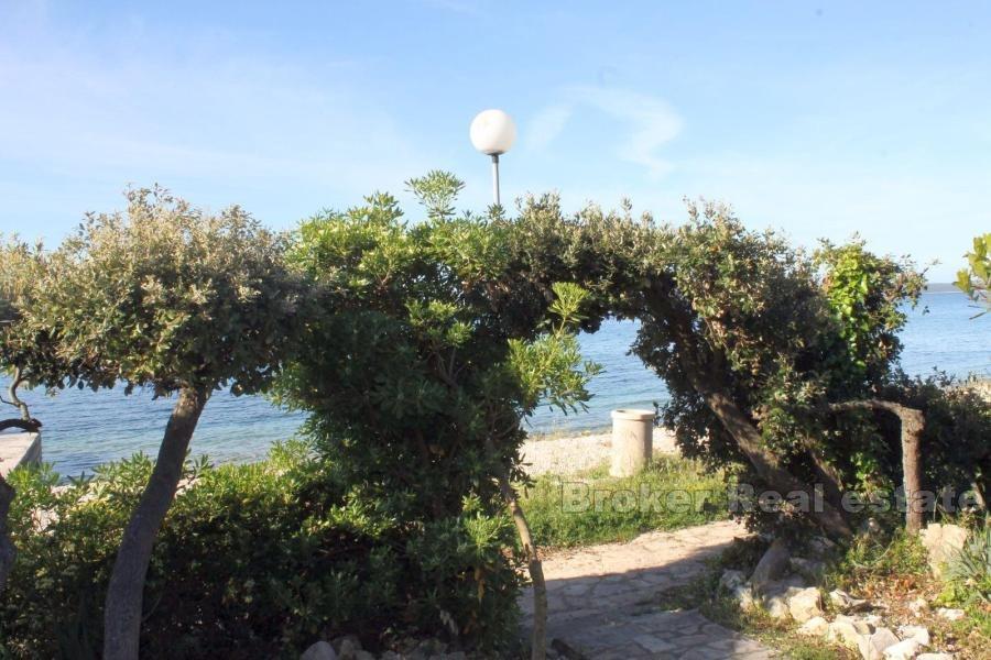 Casa in riva al mare, in vendita