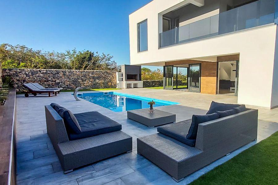 Moderní vila s bazénem