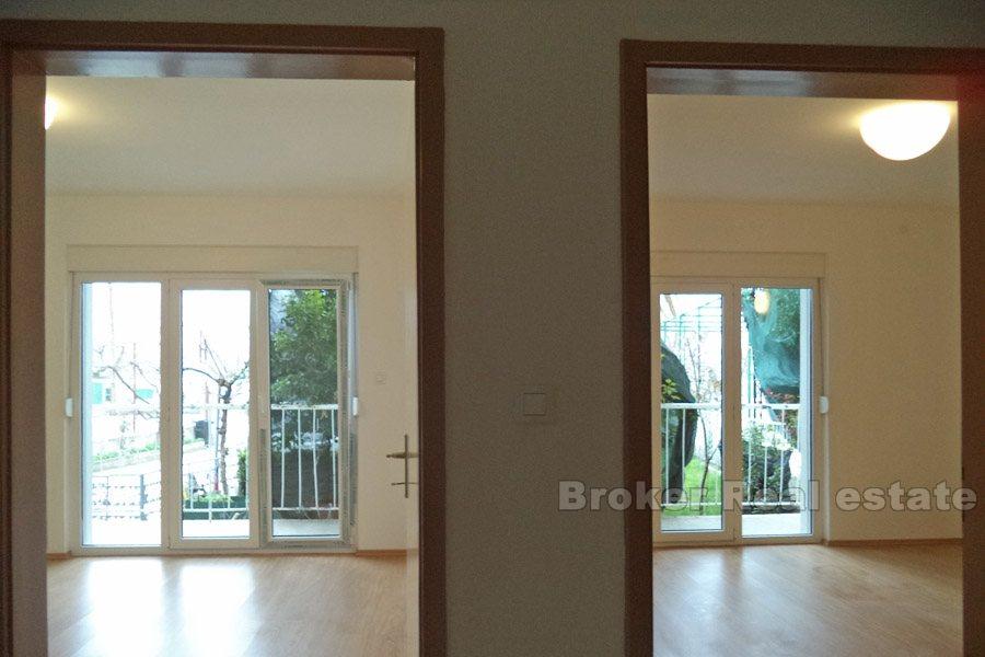Apartament z trzema sypialniami na parterze, blisko morza