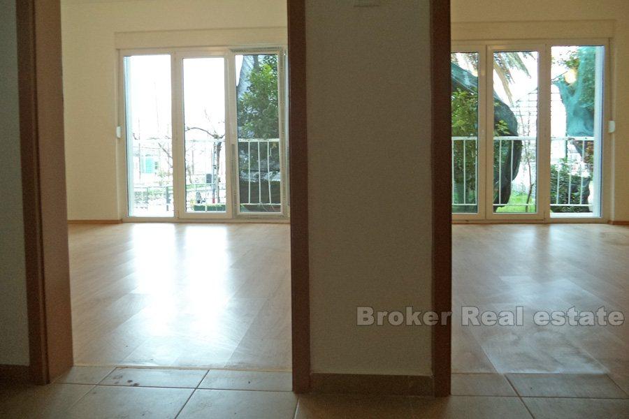 Apartament z trzema sypialniami na parterze, blisko morza