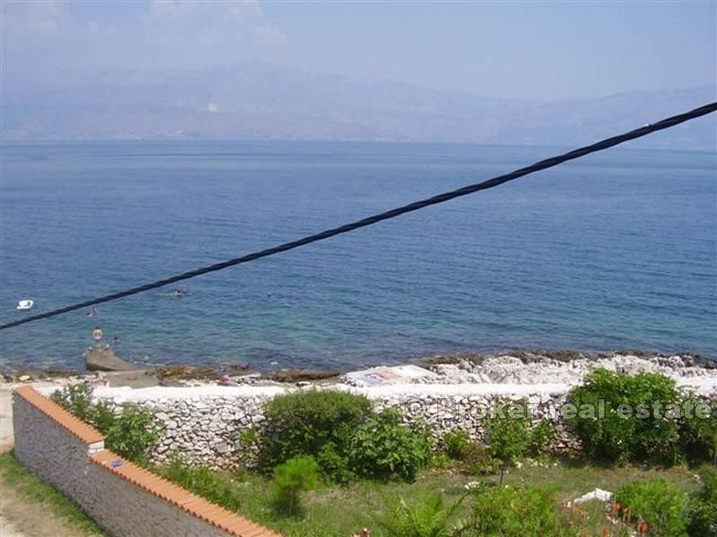 House in the second line to the sea, for sale