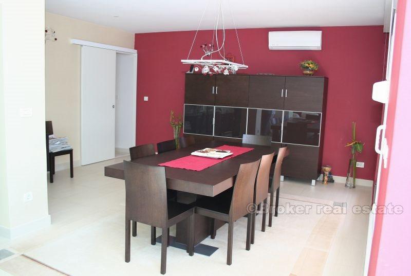 Schönes Penthouse, Gebiet Znjan, zum Verkauf
