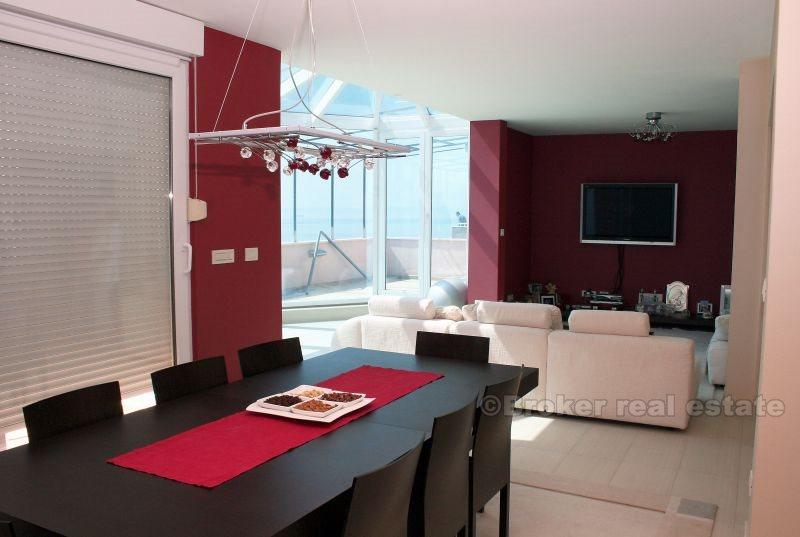 Schönes Penthouse, Gebiet Znjan, zum Verkauf