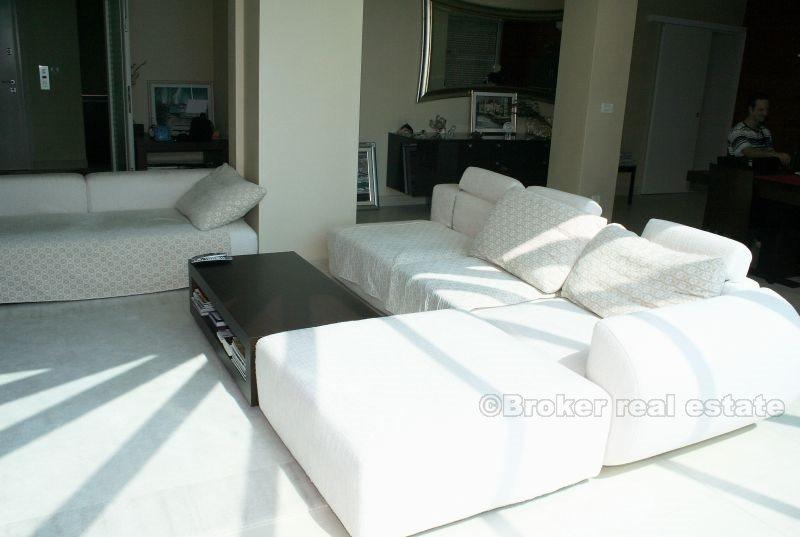 Znjan, Beautiful penthouse, for sale