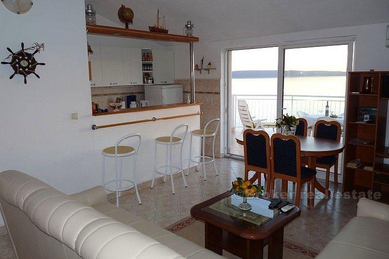 Attraente casa con vista sul mare, in vendita
