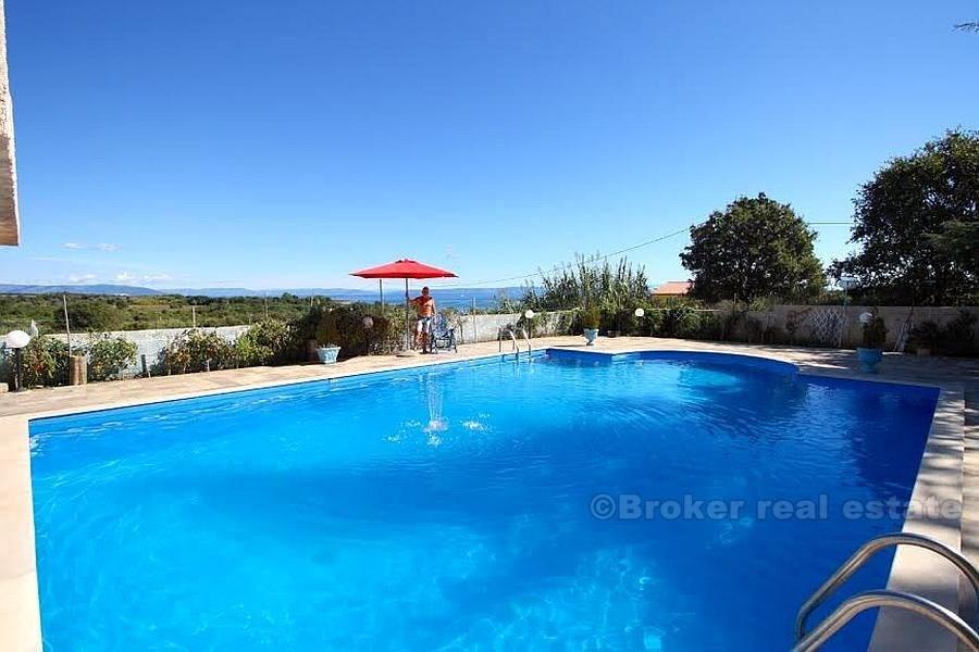 Charming villa with pool, for sale