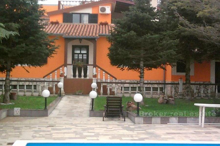 Charming villa with pool, for sale