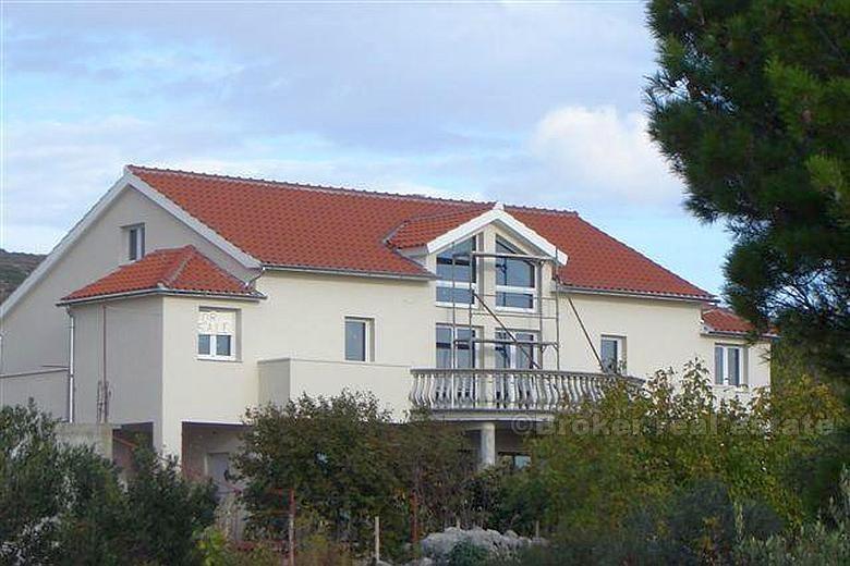 Villa in prima fila al mare, in vendita
