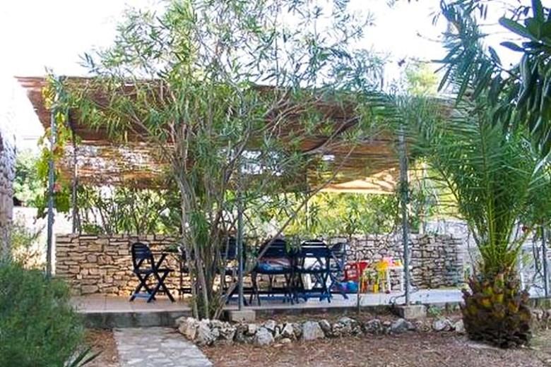 Maison sur Brac première rangée à la mer