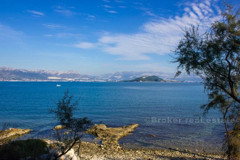 Vieille villa première rangée à la mer, à vendre
