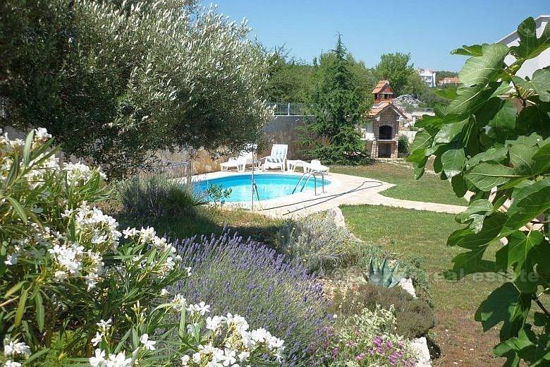 House with 5 apartments, for sale