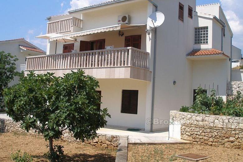 Detached house with garden, for sale