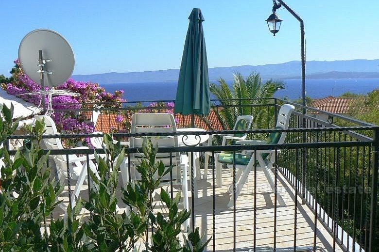 La maison sur deux étages, à vendre