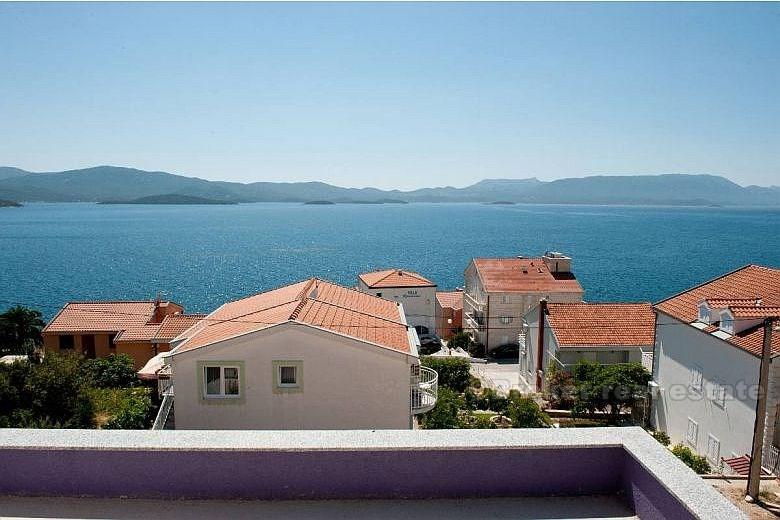 Maison avec vue mer sur 3 étages, à vendre