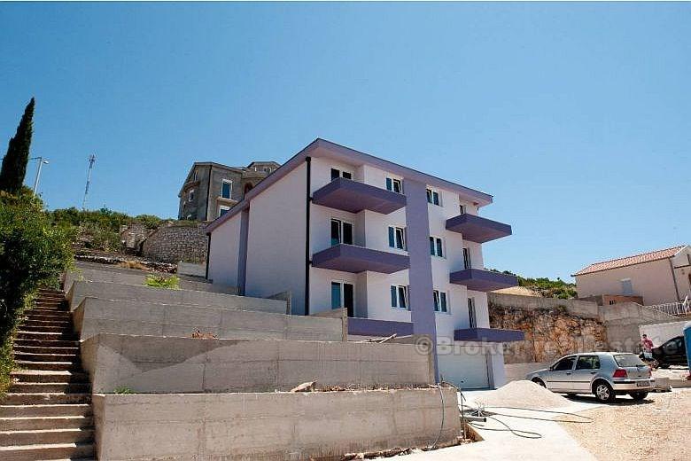 Maison avec vue mer sur 3 étages, à vendre