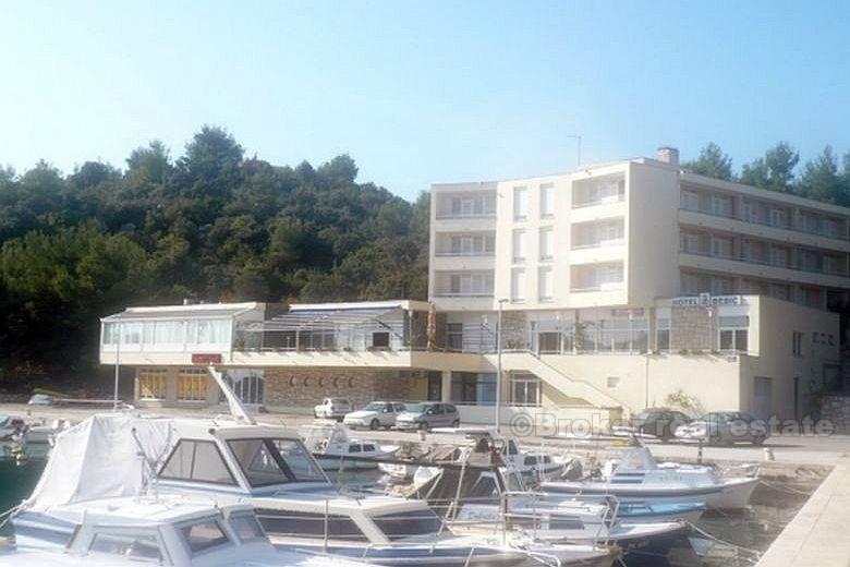 Hotel v sportovním přístavu, na prodej