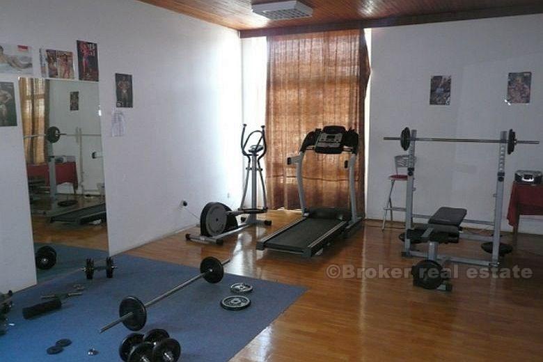 Hotel v sportovním přístavu, na prodej