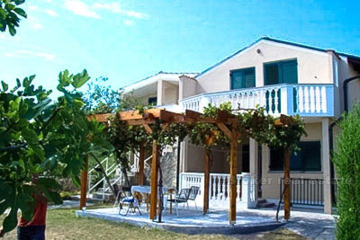 Semi-detached house in the first row to the sea