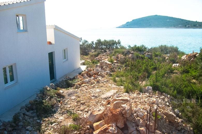 Nybyggt hus 5 meter från havet