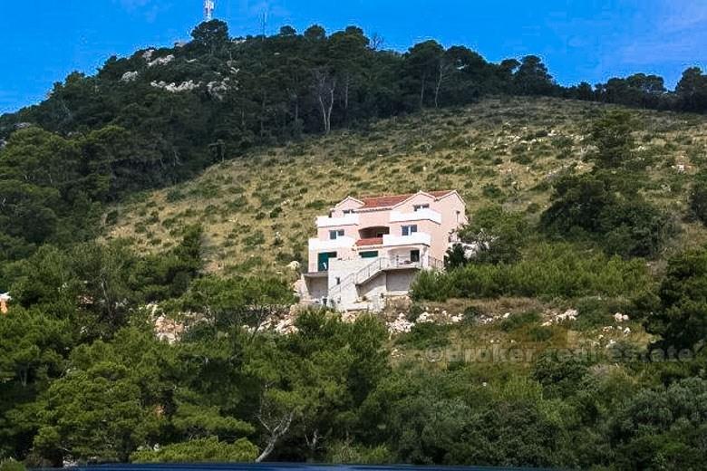 Maison sur le terrain de 600 m², à vendre