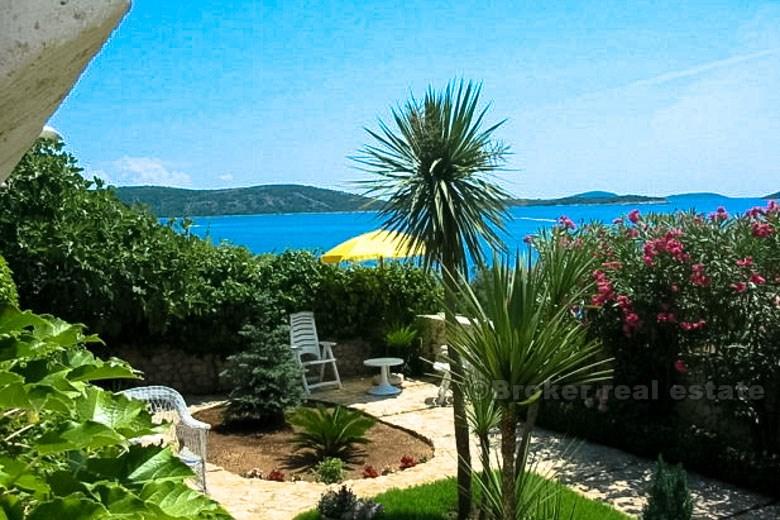 Maison de luxe à 30 mètres de la mer, à vendre