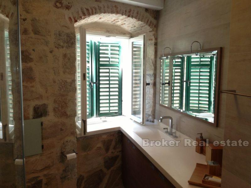 Exclusif appartement de deux chambres